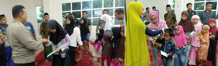 Kapolres Wajo, AKBP Asep Marsel Suherman dan Ketua Bhayangkari Cabang Wajo, Ny Lina Asep, menyerahkan santunan kepada anak yatim di Masjid At-taqwa Mapolres Wajo, Jumat (11/10/2019) sore.