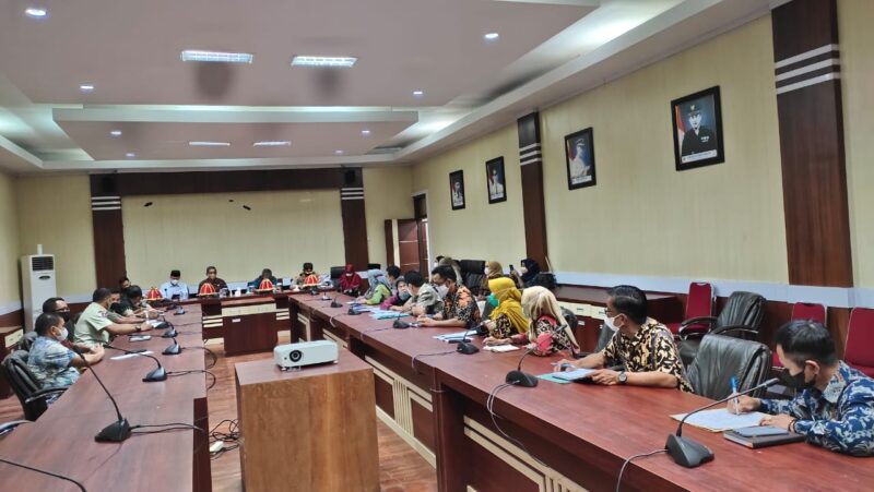 Menindaklanjuti pemberlakuan PPKM, Jum'at (20/8/2021) Pemkab Wajo  bersama Forkopimda menggelar rapat di Ruang Pimpinan Kantor Bupati Wajo yang pimpin langsung Bupati Wajo, H. Amran Mahmud