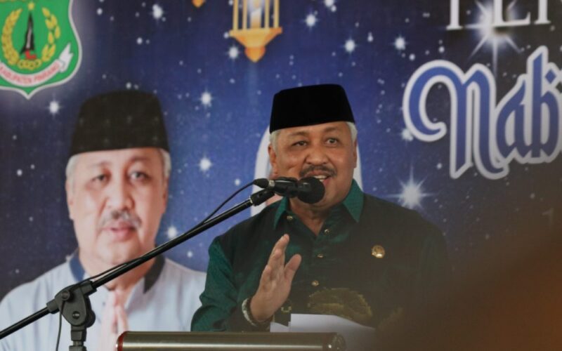 Bupati Pinrang Irwan Hamid memberikan sambutan pada Peringatan Maulid Nabi Muhammad SAW yang digelar Pemkab Pinrang.--Foto: hms--