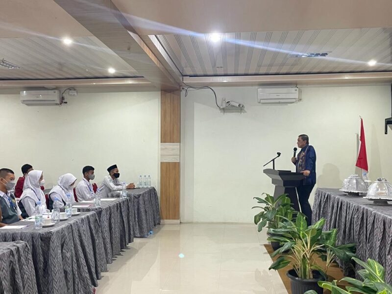 Bupati Wajo, H. Amran Mahmud membuka kegiatan workshop media sosial yang diselenggarakan oleh Dinas Pendidikan Provinsi Sulawesi Selatan di Aula Hotel Sermani, Sengkang (04/11/2021).