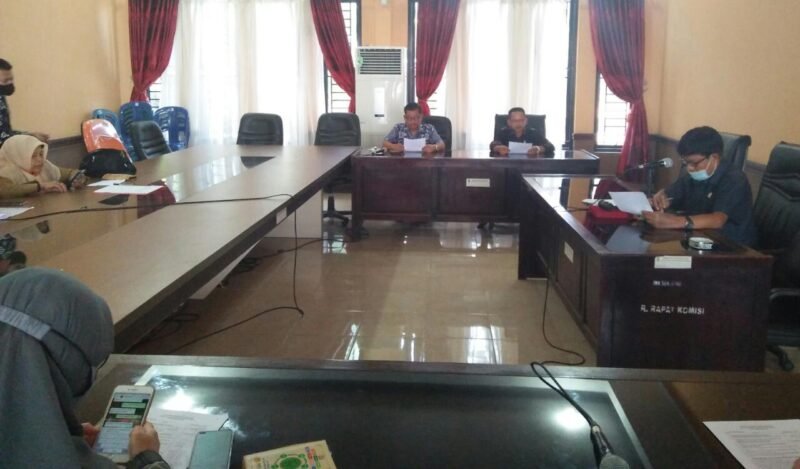 Komisi II DPRD Sinjai Raker bersama mitra kerja OPD terkait, Kamis (13/1/2021) di Ruang Rapat Komisi II DPRD Sinjai.--sinjaikab--