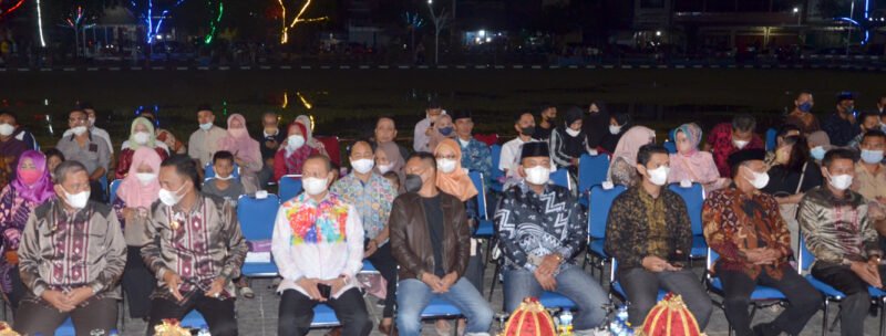 Forkopimda Kabuoaten Wajo kompak menghadiri refleksi 3 tahun kepemimpinan Duo Amran di RTH Callaccu Sengkan Selasa 15 Februari 2022 malam.