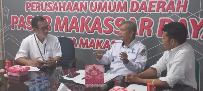 Kemendag wilayah Makassar gelar pertemuan bersama Perumda Pasar bahas monitoring kenaikan harga minyak dipasar tradisional di Ruang Rapat Perumda, Rabu (02/02/2022).