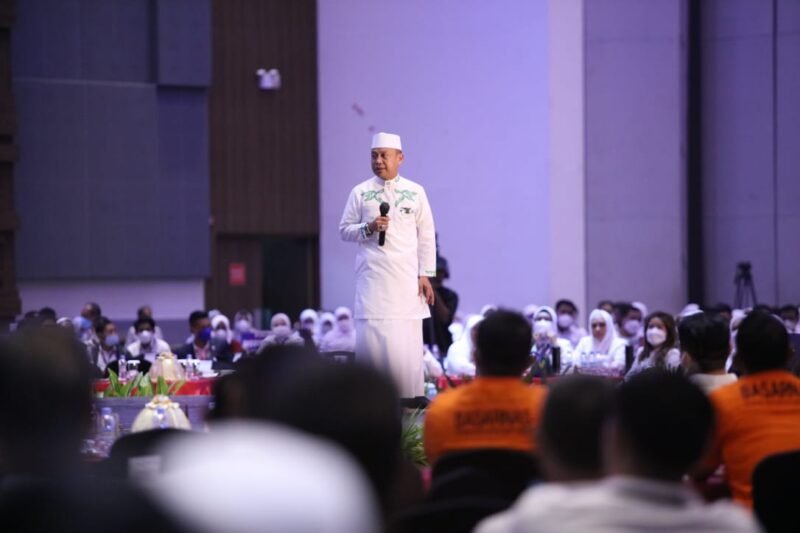 Ustadz Das,ad Latif memberikan siraman rohani pada acara Rakornas di Hotel Sheraton, Selasa (15/03/2022)