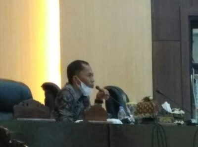 Ketua DPRD Barru, Lukman T., saat memimpin Rapat Dengar Pendapat (RDP) terkait penanganan pasca bencana