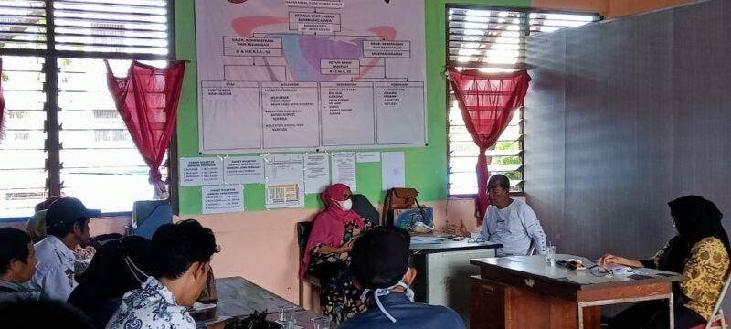 Kepala Unit Pasar Sambung Jawa, Mansyur Toto pimpin Rapat Koordinasi Bersama di Kantor Unit Pasar Sambung Jawa jalan Hati Murni, Kamis (24/03/2022).