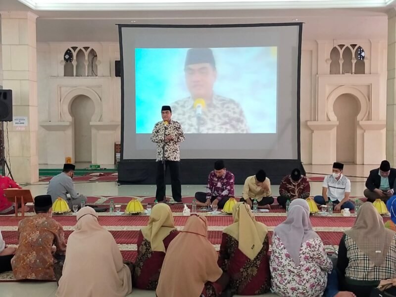 Staf Ahli Walikota Makassar, Irwan Bangsawan membuka acara MTQ Rong di Masjid Raya Makassar, Jumat (11/03/2022)