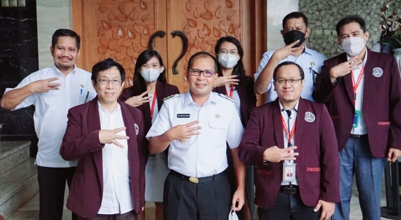 Jajaran Universitas Ciputra Makassar (UCM) sambangi Kediaman Walikota Makassar Danny Pomanto di jalan Amirullah, Rabu (23/03/2022).