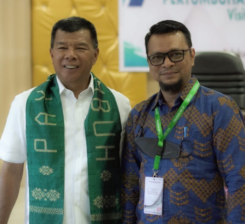 Kepala Dinas Perdagangan Kota Makassar, Arlin Ariesta foto  bersama Bupati Bulukumba H.A.Muchtar Ali Yusuf di Bulukumba, Rabu (13/04/2022).