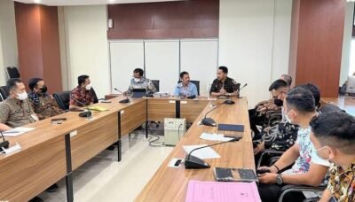 Sekda Kota Makassar Muhammad Ansar memimpin rapat Koordinasi Program Kegiatan Pembangunan Strategis Dinas Pemuda dan Olahraga (Dispora) Kota Makassar yang meliputi Pembangunan Sport Center (Sirkuit & Makassar Core City Arena Macca),  Pembangunan Renovasi Total Karebosi dan Pembangunan Renovasi Lapangan Sepak Bola ri Lakkang berlangsung di Lantai 9 Gedung Balaikota Makassar, Kamis (14/04/2022).