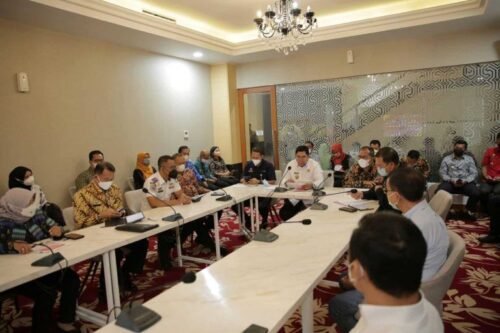 Wali Kota Makassar, Ir. Moh. Ramdhan Pomanto, Menghadiri Rapat Koordinasi dengan Balai Pengelola Kereta Api (BPKA) Sulsel, yang dilaksanakan di Kantor Gubernur Sulsel, Kamis 7 April 2022.