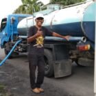 Bantuan Air Bersih PDAM Kota Makassar kepada Korban Kebakaran Bara Baraya, Jumat (08/04/2022).