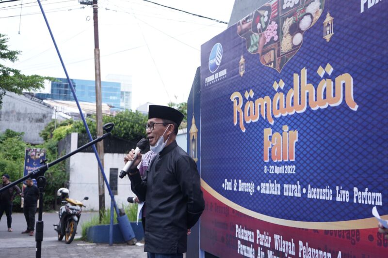 Penjabat Direktur Tehnik, H.Arifuddin Hamarung saat memberi sambutan dan membuka kegiatan Ramadhan Fair, Jumat (08/04/2022).