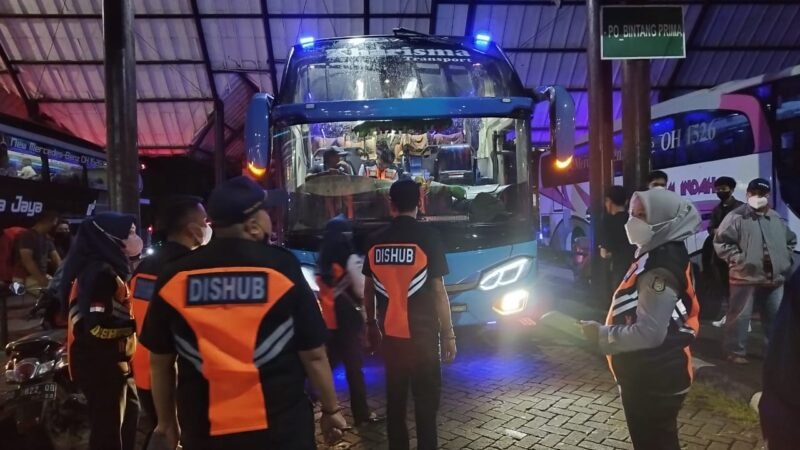 Petugas Dishub Makassar Gelar Ram Check di Terminal Regional Daya, Kamis (21/04/2022).