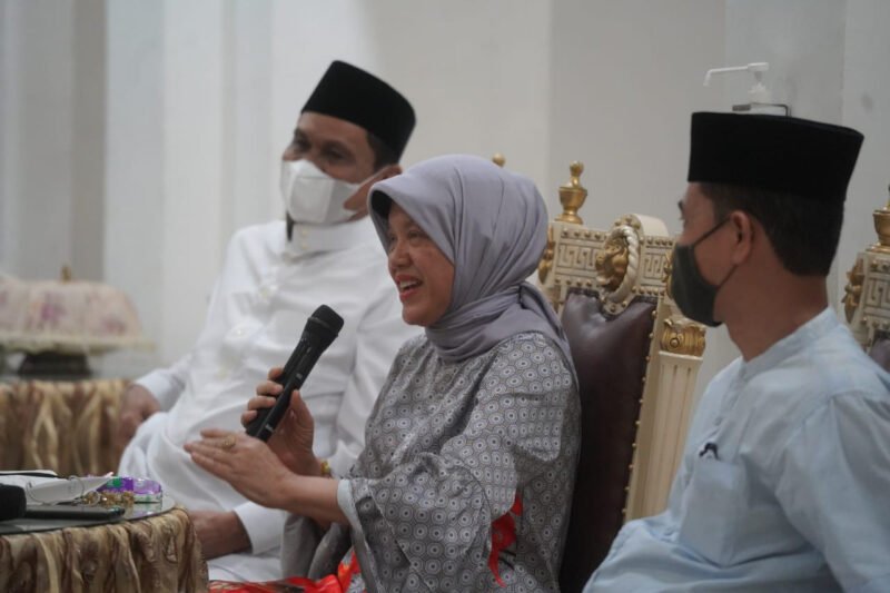 Anggota Komisi IX DPR RI Fraksi NasDem, drg. Hj. Hasnah Syam, MARS., didampingi Bupati Barru Ir. H. Suardi Saleh, M.Si., dan Kadis Kominfo Barru Syamsuddin