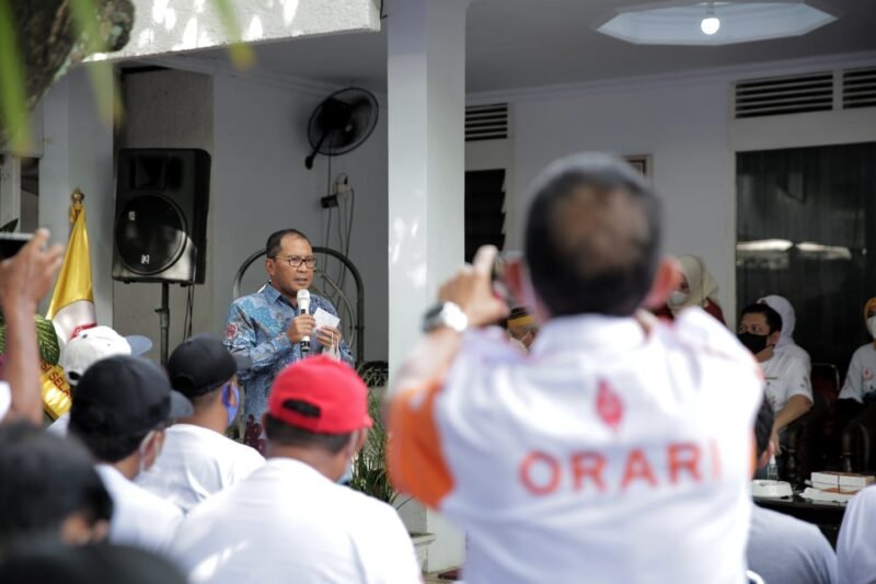 Wali Kota Makassar,  Danny Pomanto berikan sambutan pada kegiatan Rally Fox Hunting yang digelar ORARI, Minggu (06/02/2022).