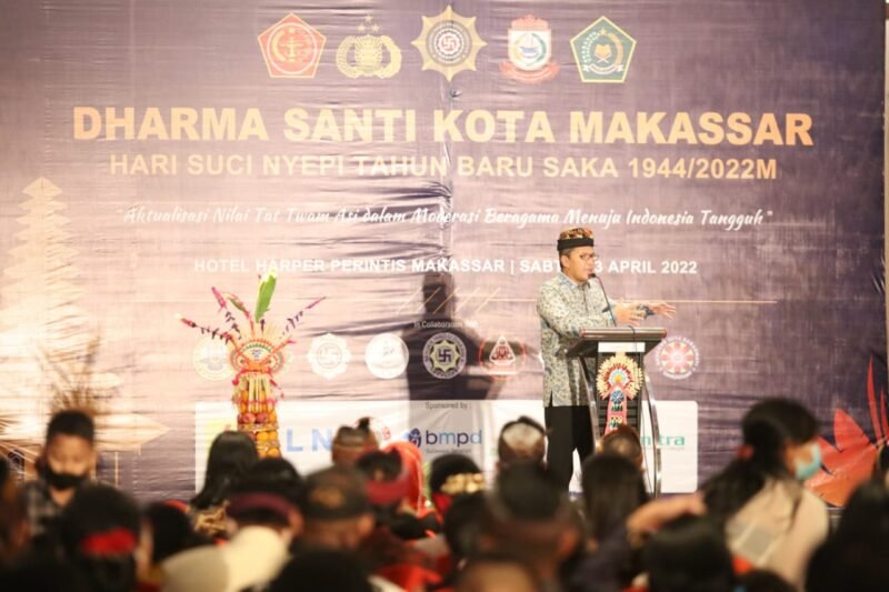 Walikota Makassar, Danny Pomanto hadiri perayaan Nyepi Umat Hindu di Hotel Harper Perintis Kemerdekaan, Sabtu (23/04/2022).