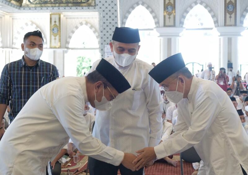 Wali Kota Makassar,  Danny Pomanto menghadiri kegiatan 40 tahun meninggalnya Hadji Kalla dan Athirah di Masjid Raya, Minggu (15/05/2022).