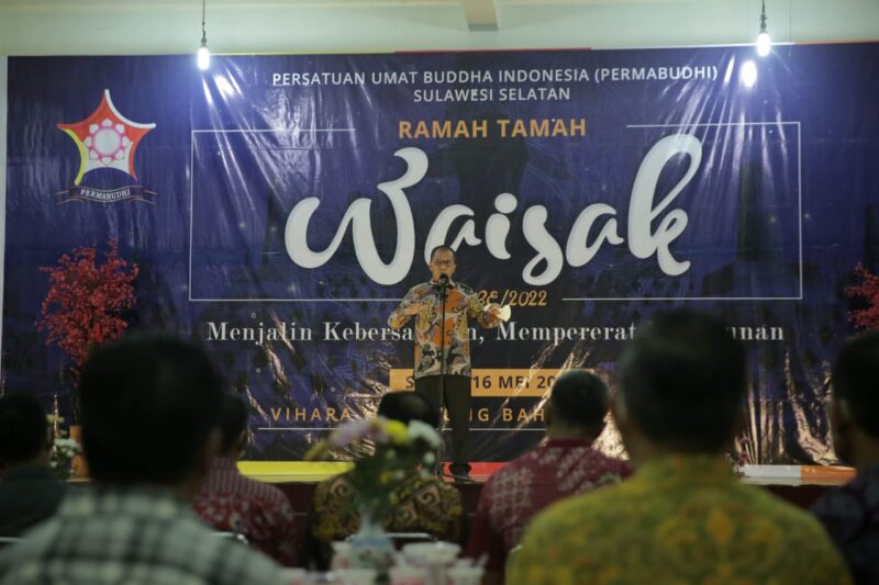 Wali Kota Makassar,  Danny Pomanto Ramah Tamah Hari Waisak yang Digelar Umat Budha Indonesia (Permabudhi) di Viihara Ibu Agung Bahari Jalan Sulawesi, Senin (16/05/2022).