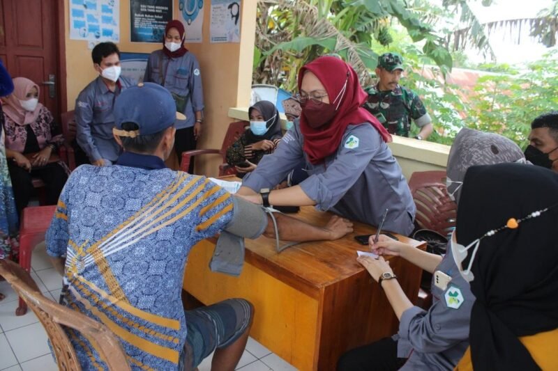 Kodim 1406/Wajo menggelar giat Pos Pembinaan Terpadu (Posbindu) Penyakit Tidak Menular (PTM). Giat tersebut merupakan sasaran Non Fisik TMMD Ke-113 tahun 2022 di Kantor Posyandu Abbanuangnge Kecamatan Maniangpajo Kabupaten Wajo Sulawesi Selatan, Kamis 19/05/2022.