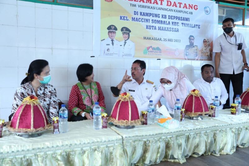 Sekretaris Daerah Kota Makassar, Ir. Muh. Ansar menerima kunjungan Tim verifikasi lapangan Kampung KB di Baruga Amelia Kelurahan Maccini Sombala Kecamatan Tamalate, Rabu (25/02/2022).