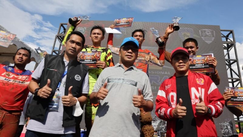Wali Kota Makassar, Danny Pomanto hadiri pembukaan Makassar Motorcross Championship 2022 yang digelar di Tanjung Bunga Makassar, Minggu (05/06/2022).