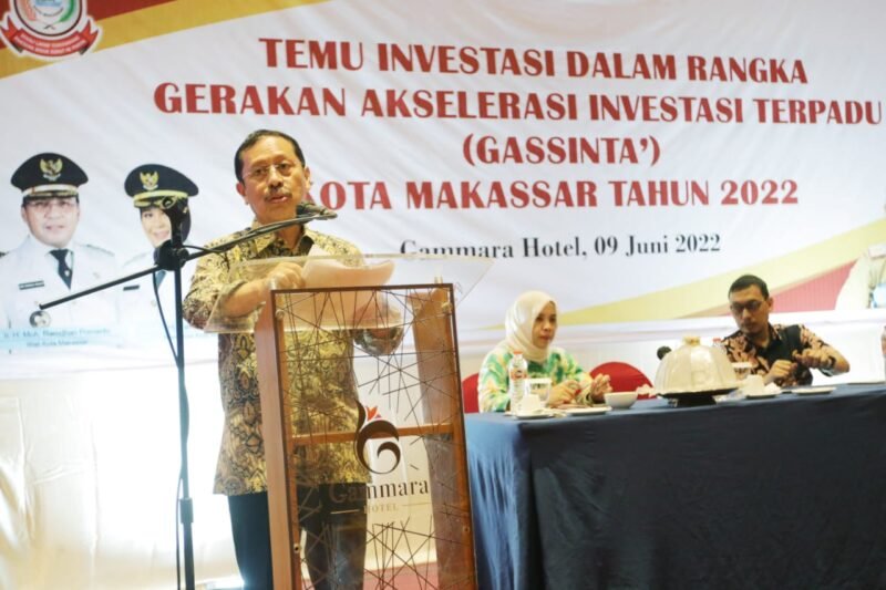 Sekretaris Daerah Kota Makassar, M. Ansar memberikan sambutan pada acara temu investasi yang digelar Dinas Penanaman Modal dan Pelayanan Terpadu Satu Pintu (DPM PTSP) Kota Makassar di Eboni 2 Ballroom Gammara Hotel Jalan Metro Tanjung Bunga, Kamis (09/06/2022).