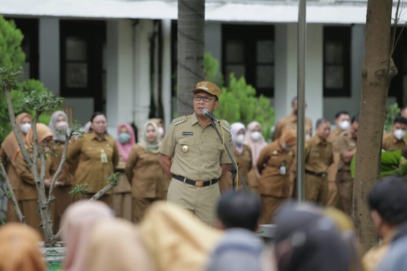 Wali Kota Makassar, Danny jadi inspektur upacara di Lingkup Pemerintah Kota Makassar pada acara Apel Pagi di Balai Kota Makassar, Senin (20/06/2022).