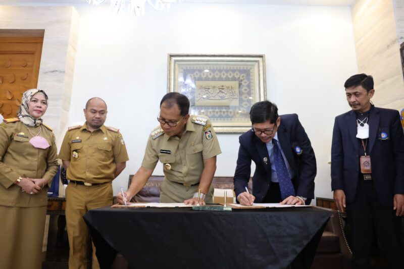 Wali Kota Makassar,  Danny Pomanto tandatangani Memorandum of Understanding (MoU) bersama Politeknik Pariwisata (Poltekpar) Makassar dikediaman pribadi Wali Kota Jalan Amirullah, Selasa (21/06/2022).