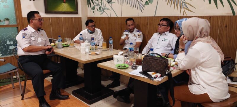Dishub Makassar melakukan rapat koordinasi bersama sejumlah stakeholder terkait mempersiapkan pemberlakuan simulasi NTM di Cafe Daily Jalan Nusantara, kemarin Rabu 22 Juni 2022.