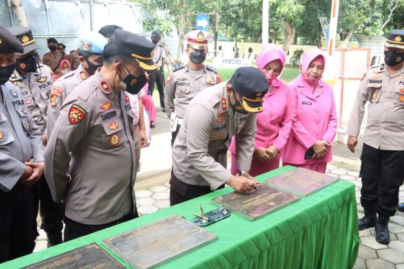 Kapolres Wajo AKBP Muhammad Islam meresmikan Gedung SPKT, Gedung Propam, Klinik Sarja Arya Racana dan Gedung Bulutangkis Polres Wajo, 28/6/2022.