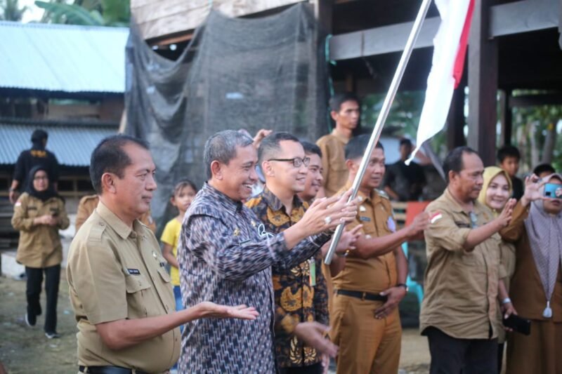 Bupati Wajjo H. Amran Mahmud bersama Direktur Stabilisasi Pasokan dan Harga Pangan Bapanas diwakili Yudi Harsatriadi yang menyampaikan hal itu saat menghadiri Temu Bisnis Petani dan Pelaku Cabai bertajuk Kegiatan Fasilitasi Distribusi Cabai di Gabungan Kelompok Tani (Gapoktan) Tosagena 4 Kelurahan Belawa, Kecamatan Belawa, Kabupaten Wajo, Senin (4/7/2022).