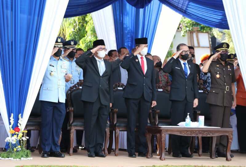Wali Kota Makassar, Danny Pomanto hadiri prosesi serah terima jabatan Panglima Komando Operasi Udara II di Lapangan Apel I Makoopsud II, Jalan Perintis Kemerdekaan Makassar, Sabtu (16/07/2022).