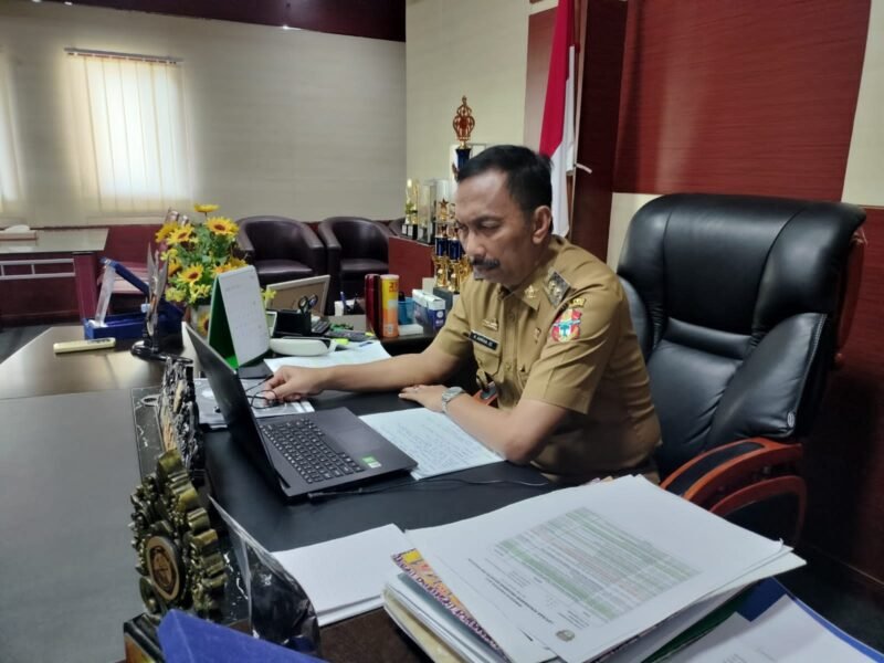 Wakil Bupati Wajo, Amran memaparkan Kebijakan dan Strategi Pemerintah Kabupaten Wajo dalam Perlindungan Anak pada webinar Nasional yang digelar oleh Save The Children pada Selasa (26/07/2022) sebagai rangkaian peringatan Hari Anak Nasional tahun 2022.
