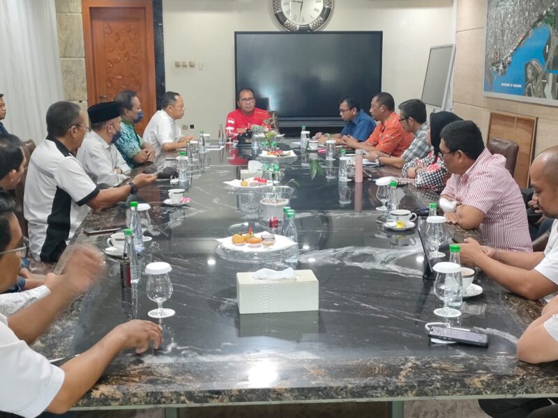 Wali Kota Makassar, Danny Pomanto gelar pertemuan bersama Forum Pembaruan Kebangsaan (FPK) yang berlangsung di kediaman pribadinya, Jalan Amirullah, Selasa (13/08/2022).