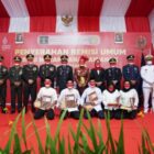 Gubernur Sulsel, Andi Sudirman menyerahkan Surat Keputusan Remisi Kementerian Hukum dan HAM RI kepada sejumlah perwakilan narapidana di Lapas kelas I Makassar, Rabu (17/08/2022).