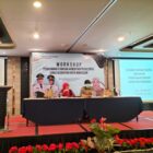Kepala Dinas Kesehatan (Dinkes) Kota Makassar membawakan sambutan pada kegiatan Workshop Pemahaman Akreditasi Puskesmas di Hotel Mercure Makassar, Kamis (18/07/2022).