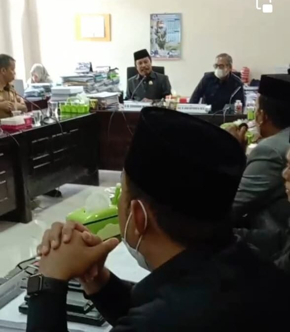 Komisi II DPRD Kabupaten Wajo menggelar Rapat Dengar Pendapat (RDP) terkait dengan polemik pembagian Lods di Pasar Mini Selasa, 20/09/2022.