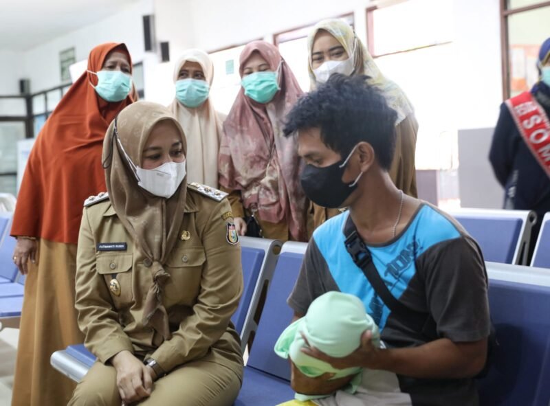 Kepala Dinas Kesehatan (Dinkes) Kota Makassar, dr. Nursaidah Sirajuddin dampingi Wakil Wali Kota Makassar, Fatmawati Rusdi tinjau RSUD Daya, Selasa (13/09/2022).