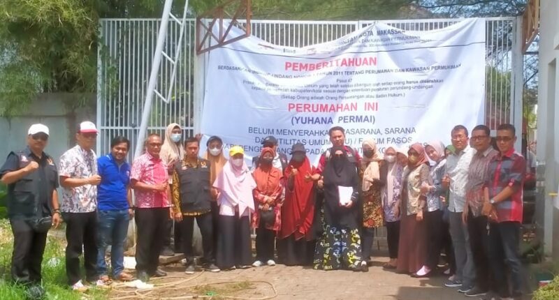 Disperkim Makassar melakukan Pengawasan dan Penindakan PSU Perumahan dalam rangka pemasangan papan bicara (spanduk) di Perumahan Green Hasanuddin, Perumahan Yuha Permai, dan Perumahan Mutiara Gading, Kamis (29/09/2022).
