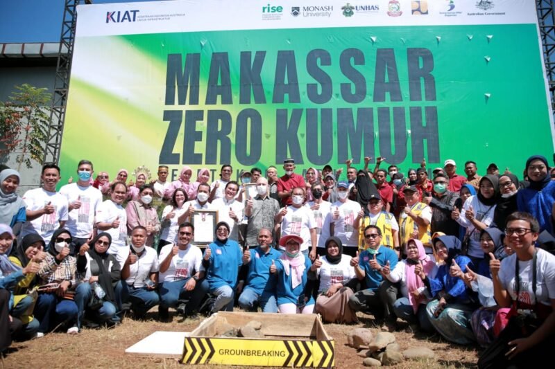 Komitmen Pemkot Makassar - Australia mengentaskan Kawasan kumuh di Timur Kota dibuktikan melalui ground breaking peletakan batu pertama program RISE di Untia, Kamis (01/09/2022).
