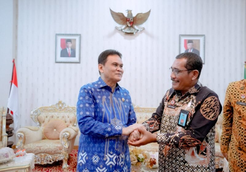 Bupati Barru Ir. H. Suardi Saleh, M.Si., bersama Kakanwil Kemenkumham Sulsel Drs. Liberti Sijintak, MM.M.Si.