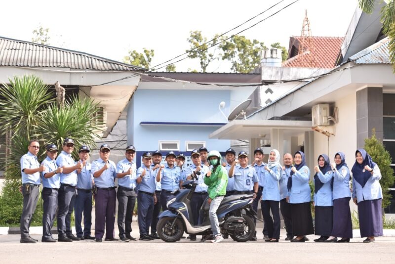 Sukseskan Ojol Day, Direktur Utama PDAM Kota Makassar, Beni Iskandar perintahkan karyawannya gunakan jasa Ojol menuju dan pulang Kantor setiap hari Selasa