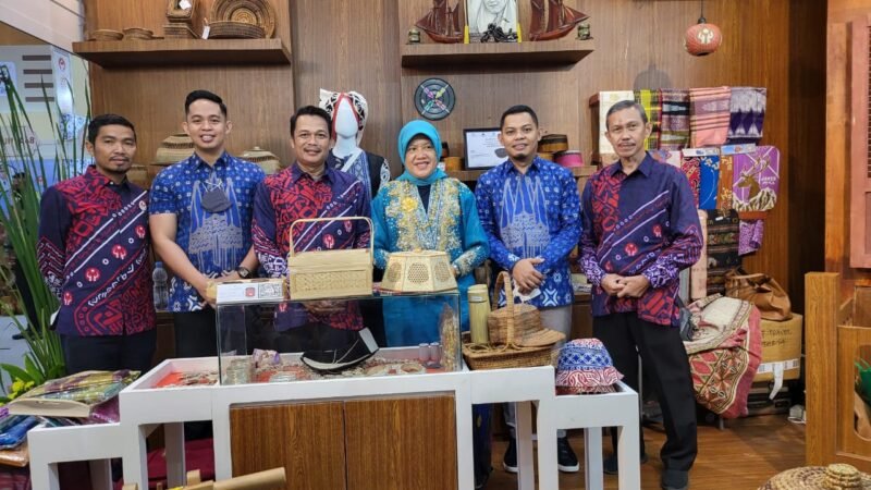 Tim Dekranasda Barru, dipimpin drg. Hj. Hasnah Syam, MARS.