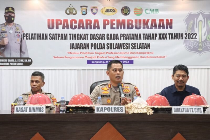 Kapolres Wajo AKBP Fatchur Rahman memberikan sambutan dan membuka  Pelatihan Satpam Tingkat Dasar Gada Pratama Tahap XXX Tahun 2022 Jajaran Polda Sulawesi Selatan di Aula sandi Mapolres Wajo, Rabu 21/09/2022.