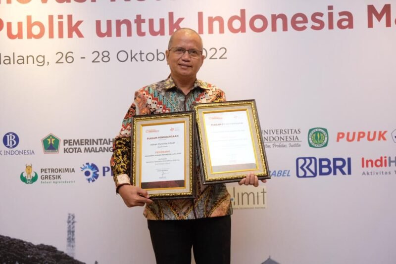 Kepala Dinas Komunikasi Informatika Statistik dan Persandian Kabupaten Gowa, Arifuddin Saeni mewakili Bupati Gowa menerima Penghargaan dari AHI 2022 di Hotel Atria Malang Jawa Timur, Jumat malam (28/10/2022).
