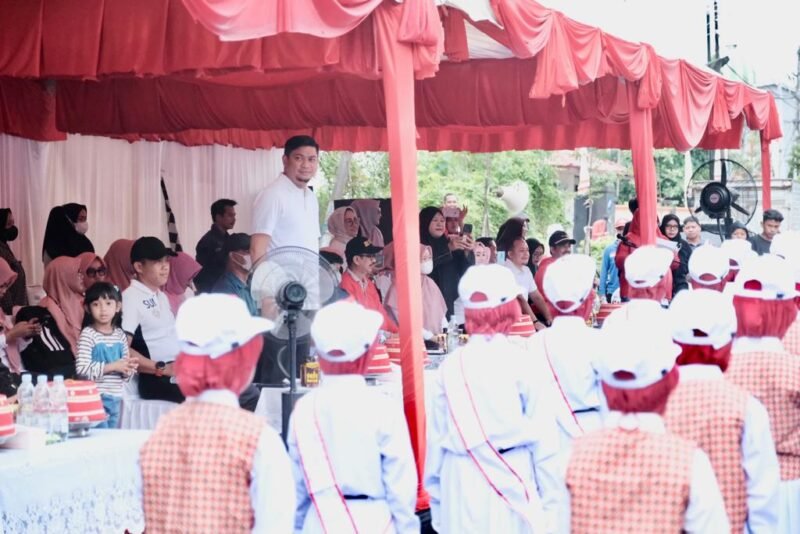 Bupati Gowa, Adnan Purichta Ichsan melepas ribuan peserta Gerak Jalan Antar Pelajar se-Kabupaten Gowa, Sabtu (13/08/2022).