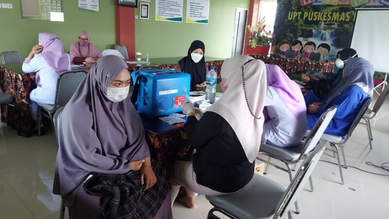 Dinas Kesehatan (Dinkes) Kota Makassar bersama Binda Sulsel menggelar Vaksinasi rutin di Puskesmas Kassi-Kassi, Sabtu (01/10/2022).