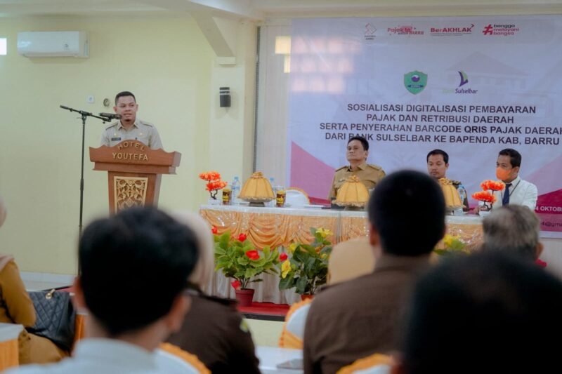 Badan Pendapatan Daerah (Bapenda) Kabupaten Barru menggelar kegiatan sosialisasi Digitalisasi Pembayaran Pajak dan Retribusi Daerah, di Hotel Youtefa Lasinri, Kelurahan Coppo, Kecamatan Barru, pada Selasa (4/10/2022).