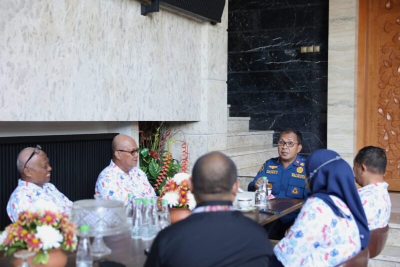 Wali Kota Makassar,  Danny Pomanto terima audiensi Komunitas Sepeda Lipat Makassar (SLIM) di Kediamannya Jalan Amirullah, Kamis (13/10/2022).
